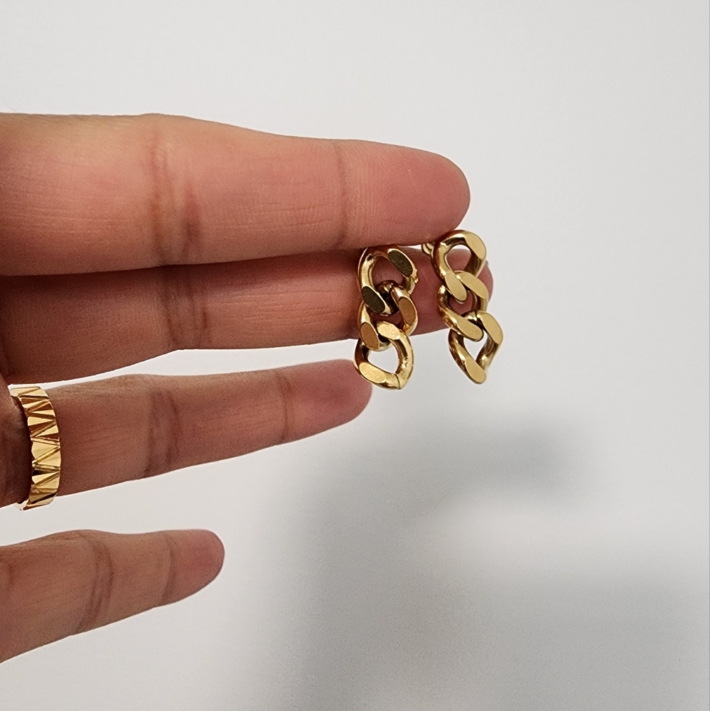 New 18k Gold Earrings! - Picture 3 of 4